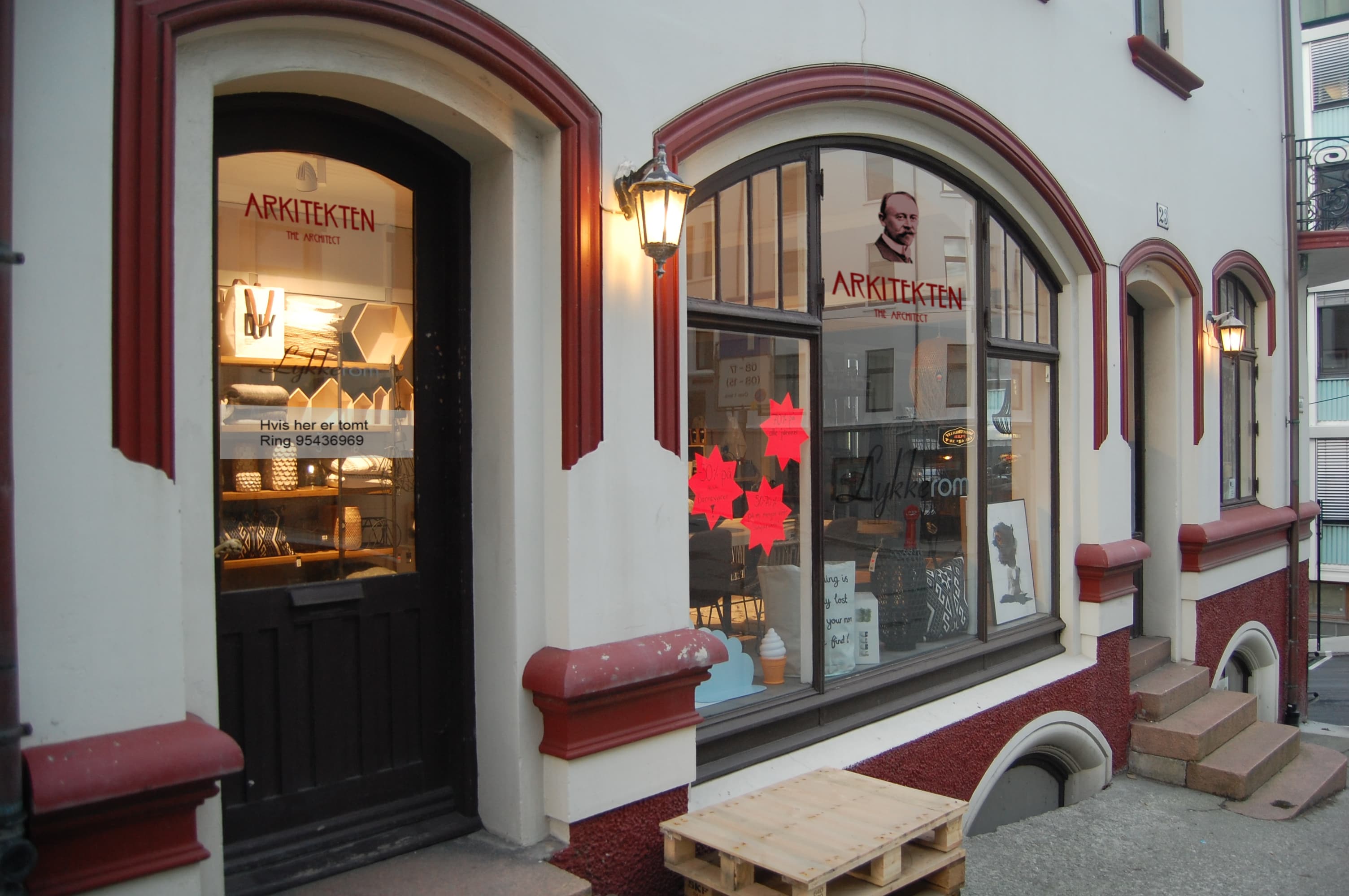 The Arkitekten storefront in the Jugendstil building at Storgata 23 in Ålesund