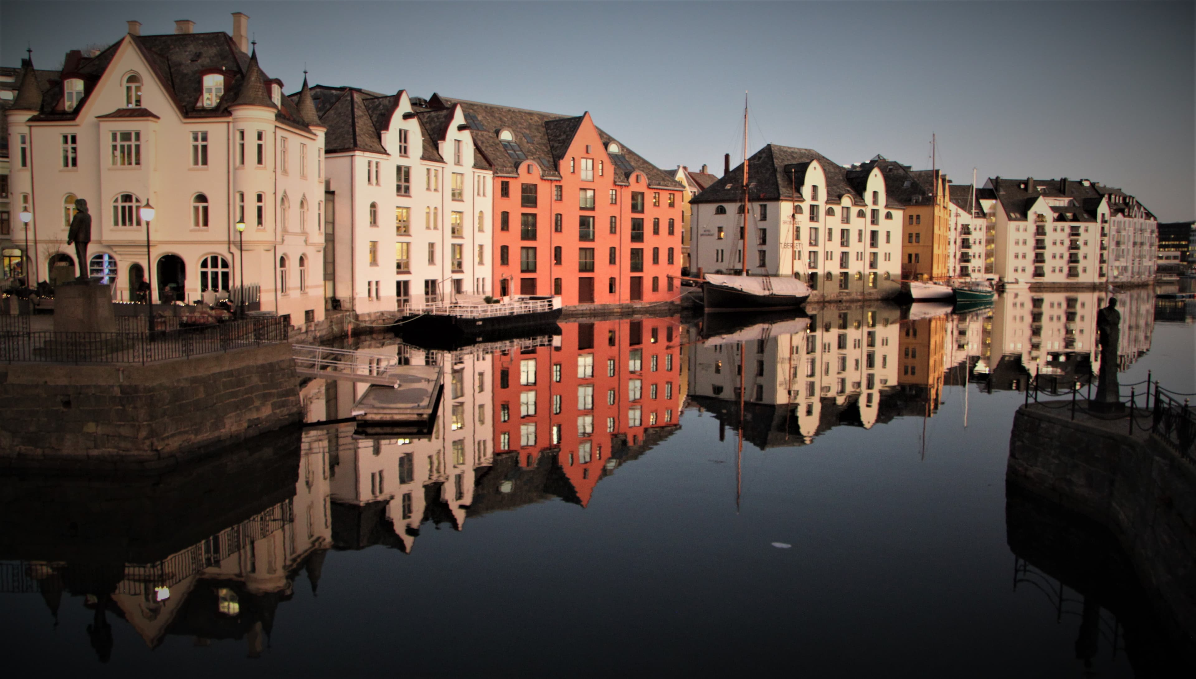 Historic façades along Brosundet harbour in Ålesund